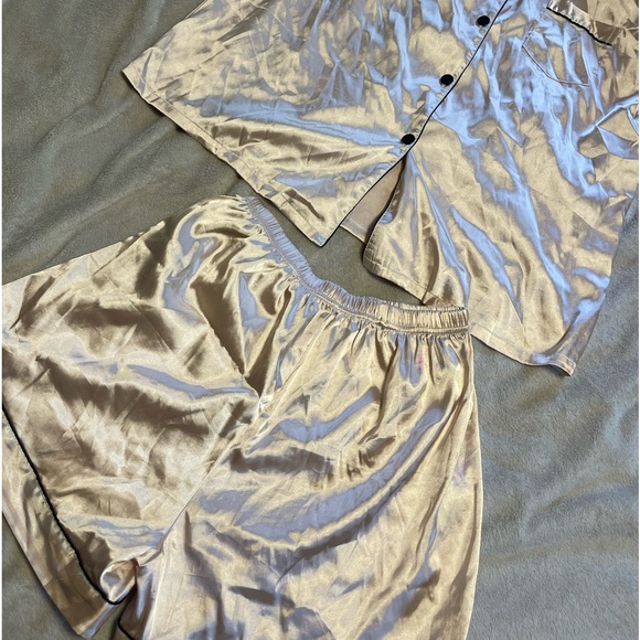 Champagne 2pc silk pajama set 🥂 - Picture 3 of 8